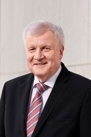 Der Bundesminister des Innern, für Bau und Heimat Horst Seehofer übernimmt die Schirmherrschaft für die bautec, die vom 18. bis 21. Februar 2020 auf dem Messegelände in Berlin stattfinden wird. Bild: "obs/Messe Berlin GmbH/BMI / Henning Schacht"