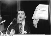 Wolfgang Schnur beim Gründungsparteitag des Demokratischen Aufbruchs am 16. Dezember 1989 in Leipzig