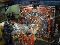 Am CDF-II-Experiment des Beschleunigers Tevatron in Chicago wurde ein neuer Erzeugungsprozess für das Top-Quark entdeckt.