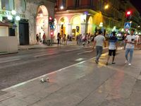 Nizza: Straßenszene am Kaufhaus Galeries Lafayette, kurz nach dem Anschlag.