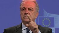 Grabesritter des Papstes und EU-Innenkommissar Dimitris Avramopoulos