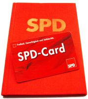 Parteibuch der SPD und SPD-Card (viele Vergünstigungen mit der SPD-Card gibt es seit 2007 nicht mehr)
