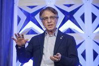 Ray Kurzweil Bild: UBM Americas, on Flickr CC BY-SA 2.0