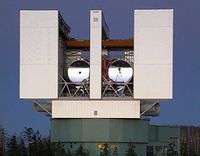 Das Large Binocular Telescope (LBT) mit seinen beiden Hauptspiegeln mit jeweils 8,4 Metern Durchmesser. Bild: LBT Corporation 