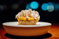 Käsetoast- ein Klassiker im 100/200 kitchen in Hamburg / Weiterer Text über ots und www.presseportal.de/nr/156506 / Die Verwendung dieses Bildes ist für redaktionelle Zwecke unter Beachtung ggf. genannter Nutzungsbedingungen honorarfrei. Veröffentlichung bitte mit Bildrechte-Hinweis. Bildrechte: Brandherd Esskultur GmbH Fotograf: RENE FLINDT