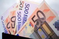 Geldscheine: Europas Banken bei Krise in Gefahr. Bild: pixelio.de/Esther Stosch