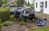 Der Seat dürfte nach dem Unfall nur noch Schrottwert haben. Bild: Polizei Minden-Lübbecke