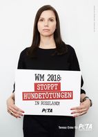 Massentötungen von Hunden zur Fußball-Weltmeisterschaft in Russland: PETA und Teresa Enke appellieren an FIFA, Tötungen sofort zu stoppen / Teresa Enke engagiert sich gegen die Hundetötungen in Russland. Bild: "obs/Marc Rehbeck für PETA"