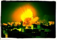 Bombardierung einer Stadt: Natürlich nur zu deren "Sicherheit" und für den "Frieden" (Symbolbild)