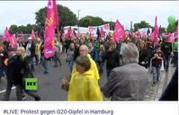 Erste Demonstranten vor dem unbeliebten G20 Gipfel.