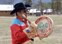 Ein First Nations Trommler in British Columbia. Bild: Destination Canada Fotograf: Indigenous Tourism Canada