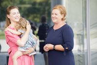 Michaela Engelmeier (rechts) mit Tochter und Enkeltochter (2025) Bild: Sozialverband Deutschland (SoVD) Fotograf: Susie Knoll