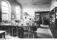 Hauptlaboratorium des Pharmakonzerns Merck KGaA (in Nordamerika EMD) (1936), Archivbild
