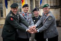 Der niederländische Generalleutnant Michiel van der Laan übergab am Donnerstag, den 9. Mai das Kommando das 1. deutsch-niederländische Korps (1 GNC) an den deutschen Generalleutnant Alfons Mais. Münster, 09.05.2019 Bild: "obs/Presse- und Informationszentrum des Heeres/Marco Dorow"