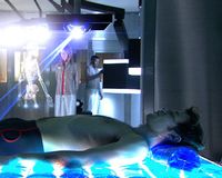 Dr. Marie Belzac (Megan Gay) lässt den Körper von Alain Degas (Pascal Langdale) scannen. Vor ihren Augen entsteht ein exaktes holographisches 3-D Modell seines Körpers. Quelle:ZDF und Marc Schubert 