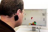 Mächtiger Ohrmuskel: Anspannen kann Geräte steuern. Bild: Uni Göttingen