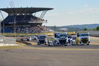 Top-Piloten wie Jochen Hahn, Sascha Lenz und Norbert Kiss liefern sich auf dem legendären Eifel-Rundkurs einen spannenden Schlagabtausch um wertvolle EM-Punkte und bieten den Fans Motorsport zum Anfassen.