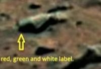 Bild: Screenshot Youtube Video "Is this proof of BEER on Mars? Nasa rover discovers a large green bottle on the red planet's surface "