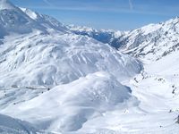 St. Anton – Blick auf die Passstraße bei St. Christoph