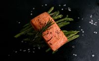 Revo Salmon fillet made 100% out of plants. Bild: Revo Foods Fotograf: Nike Farag