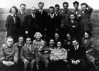 Protagonisten der Ersten Marxistischen Arbeitswoche in Geraberg 192 Georg Lukàcs (Mitte) neben Richard Sorge & Felix Weil (rechts stehend)