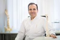 Der Heidelberger Orthopäde Privatdozent Dr. Michael Akbar Bild:: Universitätsklinikum Heidelberg (idw)