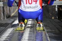 Skispringen lernen auf der 15 Meter Sprungschanze beim Sportzentrum Wörgl. Bild: Dabernig Hannes / Ferienregion Hohe Salve