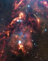 Feuer in der Dunkelheit
Quelle: Bild: ESO/APEX (MPIfR/ESO/OSO)/T. Stanke et al./Digitized Sky Survey 2 (idw)