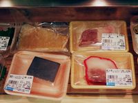 Verschiedene Sorten Walfleisch im Takashimaya-Warenhaus in Osaka.