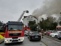 An der Gartenstraße brannte es im Dachgeschoss eines Mehrfamilienhauses. (Bild: Feuerwehr Haan)