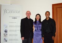 Das Bild zeigt (von links) Dr.med.Thomas Feldhaus, Dr.med.Nicole David und Hans Nelson Besitzer des Body Vibration Center Fulda