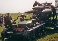 Bei Wartungsarbeiten am Radar des seit 1962 eingesetzten Hawk-Luftabwehrsystems mussten ab 1981 Bleischürzen getragen werden. Eine der Herstellerfirmen bestätigte 1998, dass die Geräte Krebs auslösen könnten.