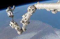Astronaut bei einem Außeneinsatz an der Raumstation ISS Bild: de.wikipedia.org
