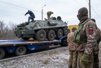 Archivbild: Ein Militärfahrzeug soll am 13. Januar 2023 nach Artjomowsk geliefert werden. Bild: Spencer Platt / Gettyimages.ru