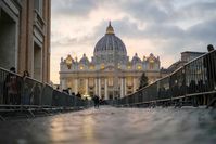 Live vom Petersplatz aus Rom überträgt das ZDF die Trauerfeier für Papst Benedikt XVI.