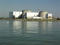 Kernkraftwerk Fessenheim mit den beiden Reaktorgebäuden. Bild: Florival fr / wikimedia.org