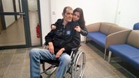 Lana hilft ihrem Vater, nach einem langen Krankenhausaufenthalt wieder auf die Beine zu kommen. Bild: ZDF Fotograf: ZDF/Katharina Rebhan