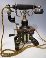 Ericssons Skelett-Telefon von 1892, auch genannt Taxen (der Dackel) (Symbolbild)