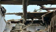 Archivbild: Das Dach eines durch ukrainischen Beschuss teilweise zerstörten Wohnhauses in der Stadt Schebekino, Gebiet Belgorod Bild: Pressedienst des Gouverneurs von Belgorod / Sputnik