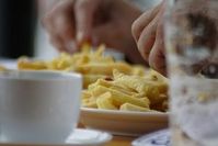 Pommes Frites: schwer zu widerstehen. Bild: pixelio.de/Günter Havlena