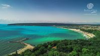 Die grüne und gepflegte Küstenlandschaft bei Varna - im Hintergrund die schneebedeckten Bergketten Bild: Deutsch-Bulgarische Industrie- und Handelskammer | AHK Fotograf: Bulgaria Travel