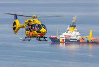 Spezialeinsätze der Crew von "Christoph 26" auf offener See, am Außenhafen Hooksiel und am Hooksmeer.