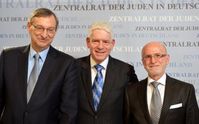 Der neue Präsident Dr. Josef Schuster (mitte) mit den neu gewählten Vizepräsidenten Abraham Lehrer (links) und Mark Dainow (rechts). Bild: Thomas Lohnes - Zentralrat der Juden in Deutschland