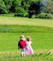 Kleinkinder: Viele von ihnen leben in Armut. Bild: Helene Souza, pixelio.de