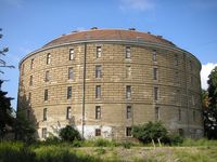 Als erstes Irrenhaus der Welt gilt der Narrenturm im 9. Wiener Bezirk (1784).