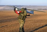 Ein russischer Soldat mit einer Drohne vom Typ Orlan-10U. Bild: Sputnik / Sputnik