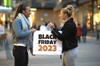 Schnäppchenjäger am Black Friday 2023