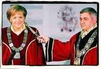 Angela Merkel ist weltweit beliebt - Die Kanzerlin der großen Auslandsgeschenke (2019)