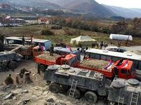 Dicht an dicht: Eine der Straßensperren im Nordkosovo. Bild: Bundeswehr / Steffen Maluche