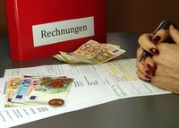 Rechnungen: App-Bezahlung wird einfacher (Foto: pixelio.de/GG-Berlin)